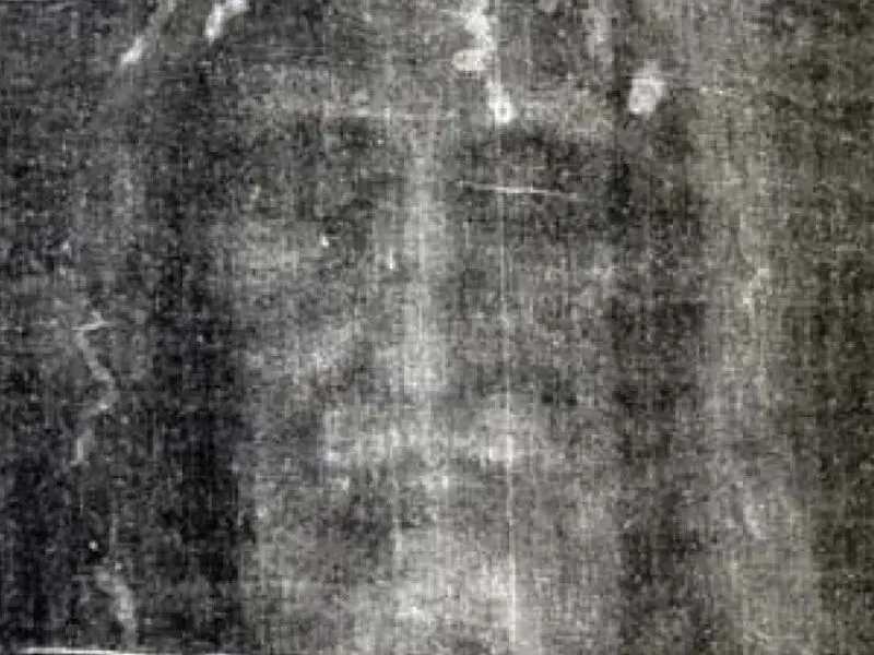 rostro-hiperrealista-de-jesucristo-creado-por-inteligencia-artificial-basado-en-la-sindone|Foto: 20minutos Una inteligencia artificial procesa los datos forenses de la Sábana Santa de Turín para revelar un rostro hiperrealista de Jesucristo con precisión digital
