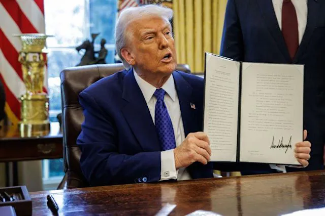 Donald Trump revoca parole humanitario a más de 500 mil inmigrantes (Archivo) | Foto: Getty Images  Este lunes, inicia la cuenta regresiva que pondrá fin al parole humanitario que permitió la entrada legal a Estados Unidos de más de 500.000 migrantes procedentes de Cuba, Nicaragua, Haití y Venezuela
