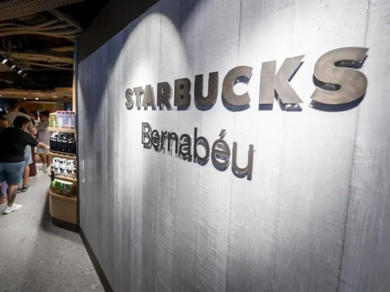 Starbucks Bernabéu|Foto: Europa Press  Starbucks inaugura su tienda más grande en España dentro del Bernabéu