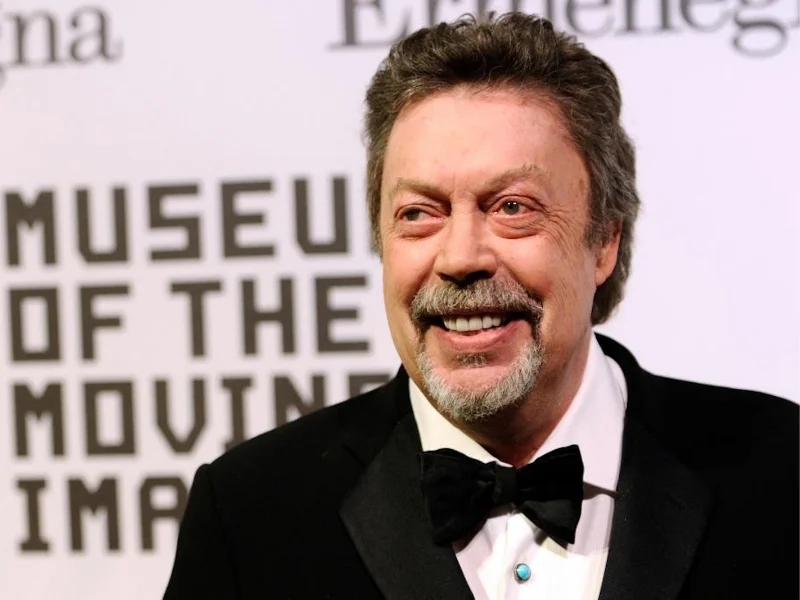 El actor Tim Curry en una imagen de archivo sonriendo durante una aparición pública|Foto: AP