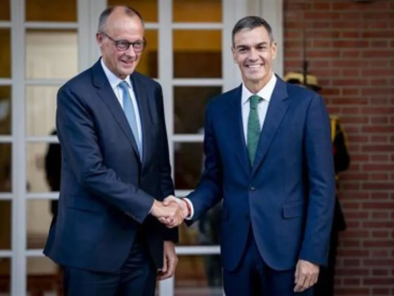 El presidente del Gobierno, Pedro Sánchez y el canciller de Alemania, Friedrich Merz|Foto: Europa Press/A. Pérez Meca España y Alemania abren diálogo para oficializar el catalán en la UE 

