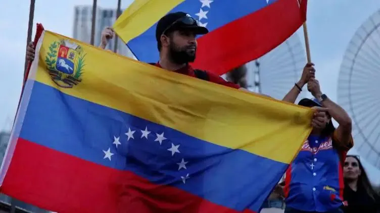 Migrantes venezolanos | Foto: Getty Images  La decisión de un juez federal de Estados Unidos ha impedido temporalmente que el Gobierno de Donald Trump ponga fin a las protecciones de deportación para 350.000 migrantes venezolanos en ese país