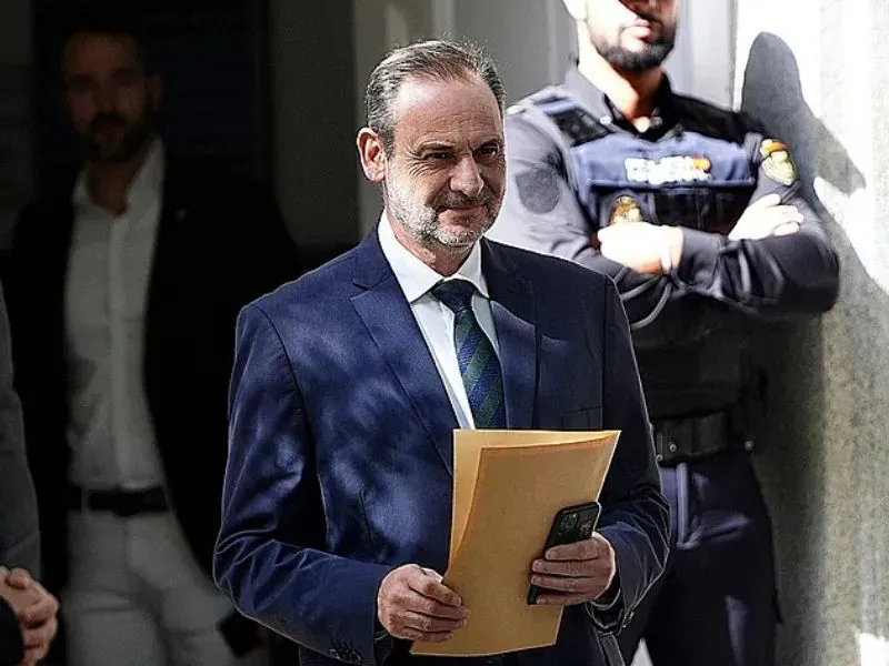 jose-luis-abalos-defensa-supremo-caso-koldo|Foto: El Mundo/Javier Barbancho José Luis Ábalos solicita en su defensa que los ministros Grande-Marlaska y Torres, junto a la presidenta del Congreso, Francina Armengol, declaren como testigos en el juicio por la compra de mascarillas en el Supremo