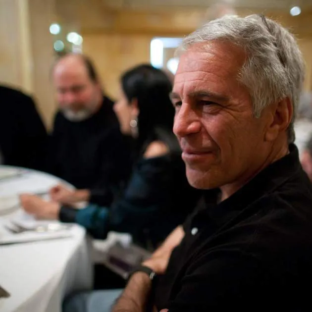 documentos-archivos-jeffrey-epstein-justicia-eeuu-nombres-españoles|Foto: El Nacional.cat EEUU publica tres millones de páginas del caso Epstein. Descubre los nombres de los 15 españoles que aparecen en los archivos y su relación con el magnate