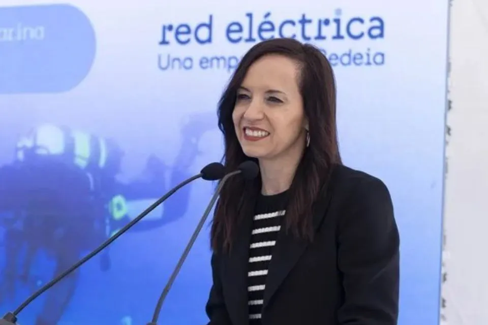 La presidenta de Redeia, Beatriz Corredor|Foto: EFE/Miguel Barreto La presidenta de Red Eléctrica desvincula el apagón de las renovables 
