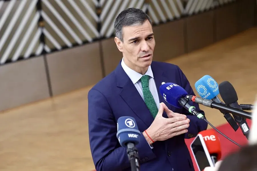 El presidente del Gobierno español, Pedro Sanchez|Foto: EFE/EPA/Olivier Matthys Sánchez responde a Trump y critica sus «injustos» aranceles, y le dice que España es soberana