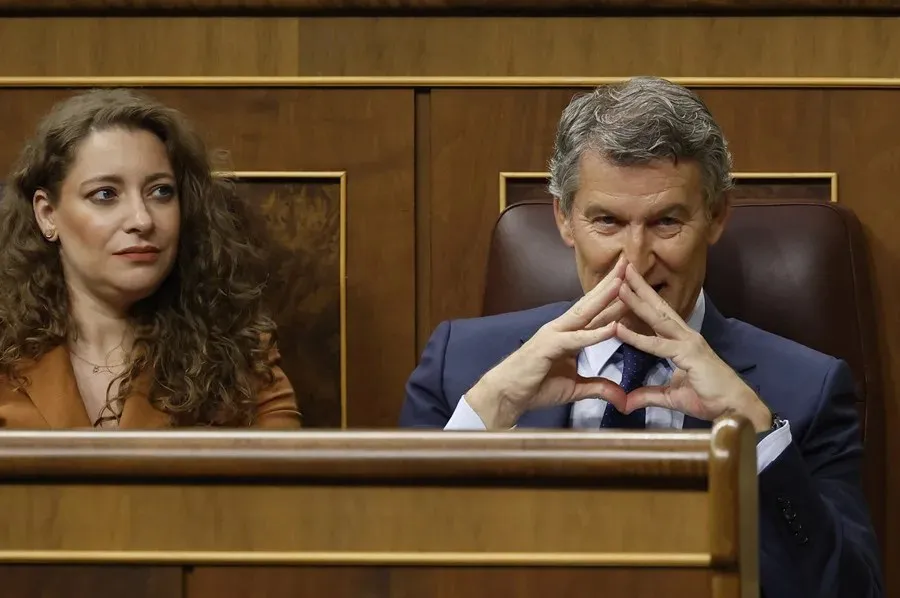 Alberto Núñez Feijóo y su portavoz en el Congreso, Ester Muñoz|Foto: EFE/Mariscal El PP niega haber cruzado líneas rojas con Sánchez al mencionar prostíbulos