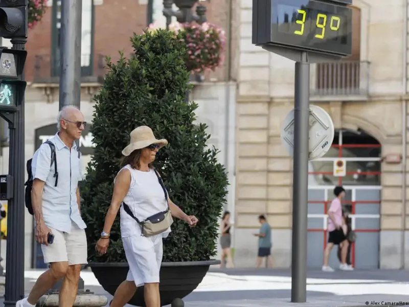 termometro-callejero-marca-temperaturas-elevadas-en-una-ciudad-espanola|Foto: Alex Camara/Anadolu/picture alliance