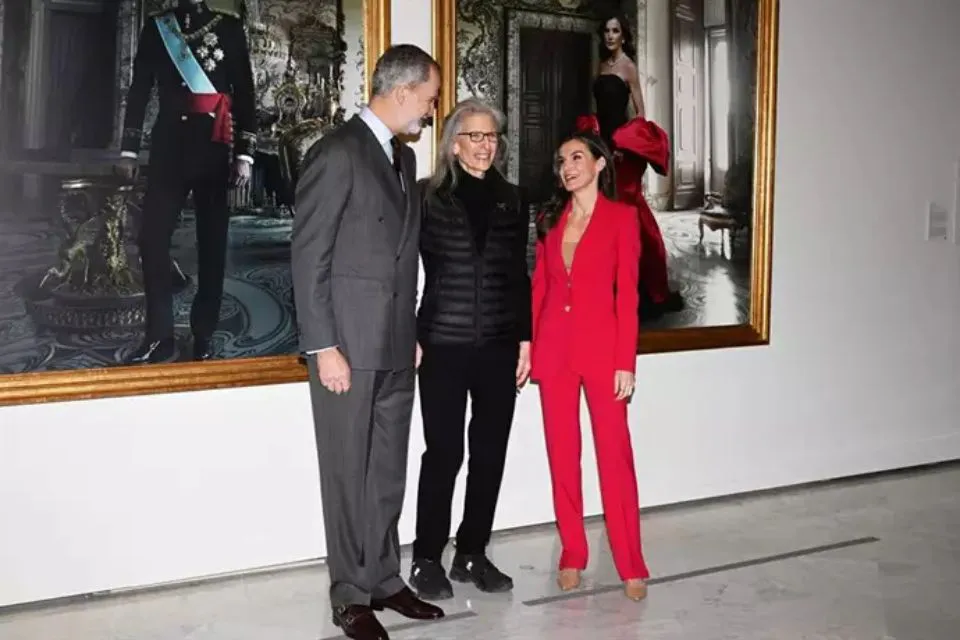 Los Reyes Felipe VI y Letizia junto a Annie Leibovitz|Foto: Europa Press José Oliva