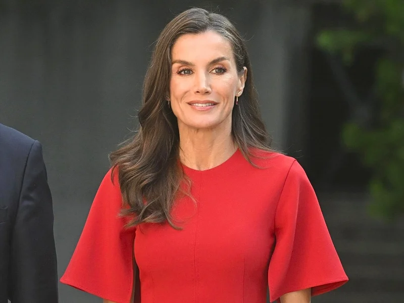 La reina Letizia sonríe durante un acto oficial de la Casa Real|Foto: Europa Press
