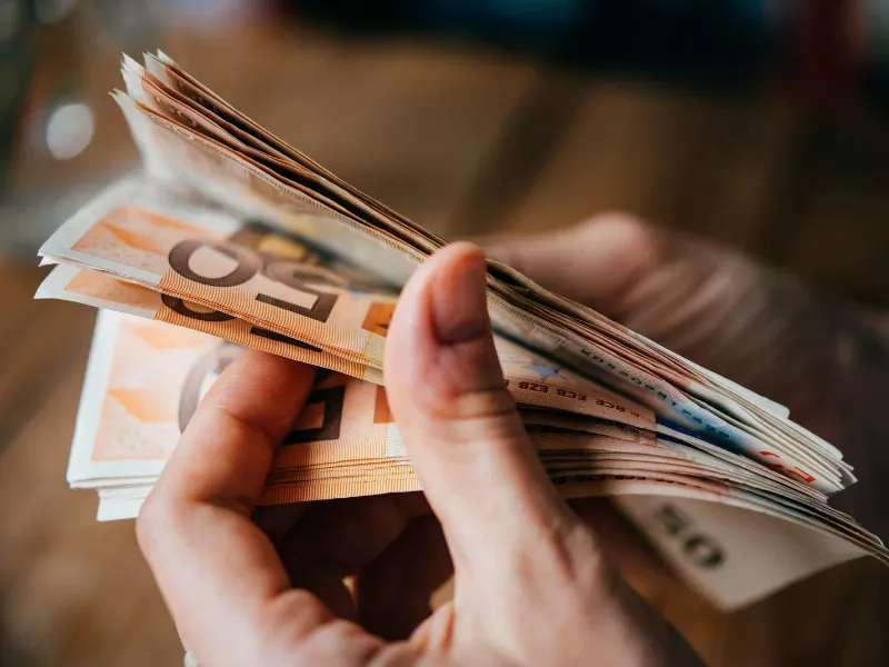 Cómo recibir casi €8.000 al año sin haber cotizado jamás Descubre cómo solicitar la pensión no contributiva: requisitos, cuantías y compatibilidades legales