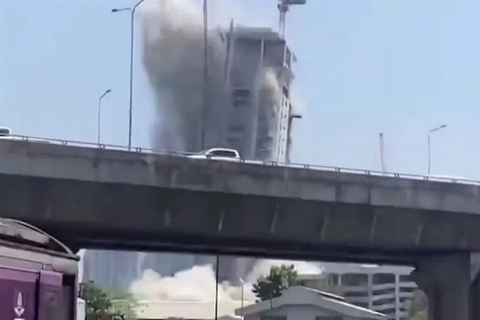 Derrumbe de un rascacielos en Bangkok|Foto: Europa Press/USGS/X Al menos 20 muertos al derrumbarse una mezquita tras un terremoto en Birmania