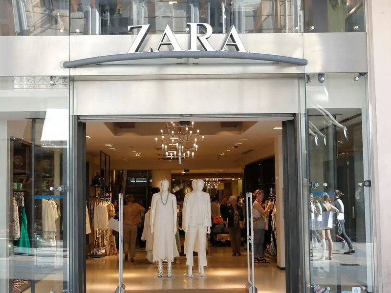 fachada-tienda-zara-rebajas-verano-inditex|Foto: ELLE