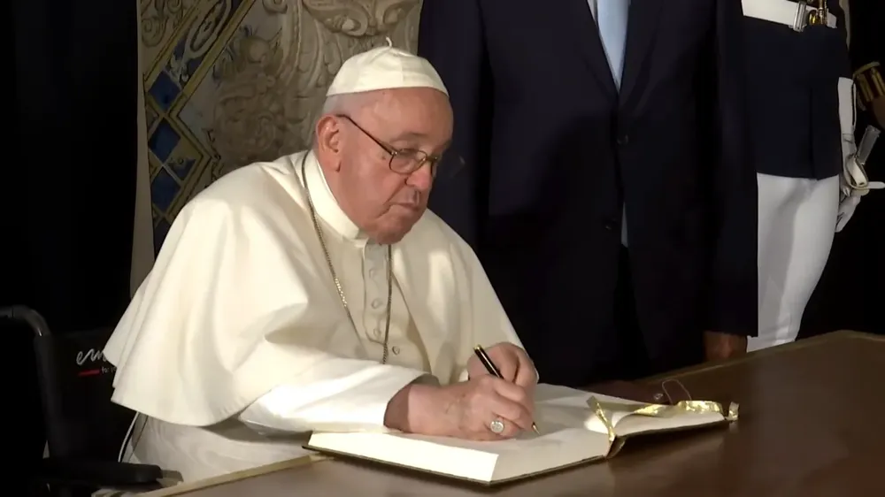  Papa Francisco en el Palacio de Belén|Foto: Agência Lusa / Wikimedia Commons La crisis de salud del papa Francisco altera el funcionamiento de la Iglesia católica y expone vacíos normativos