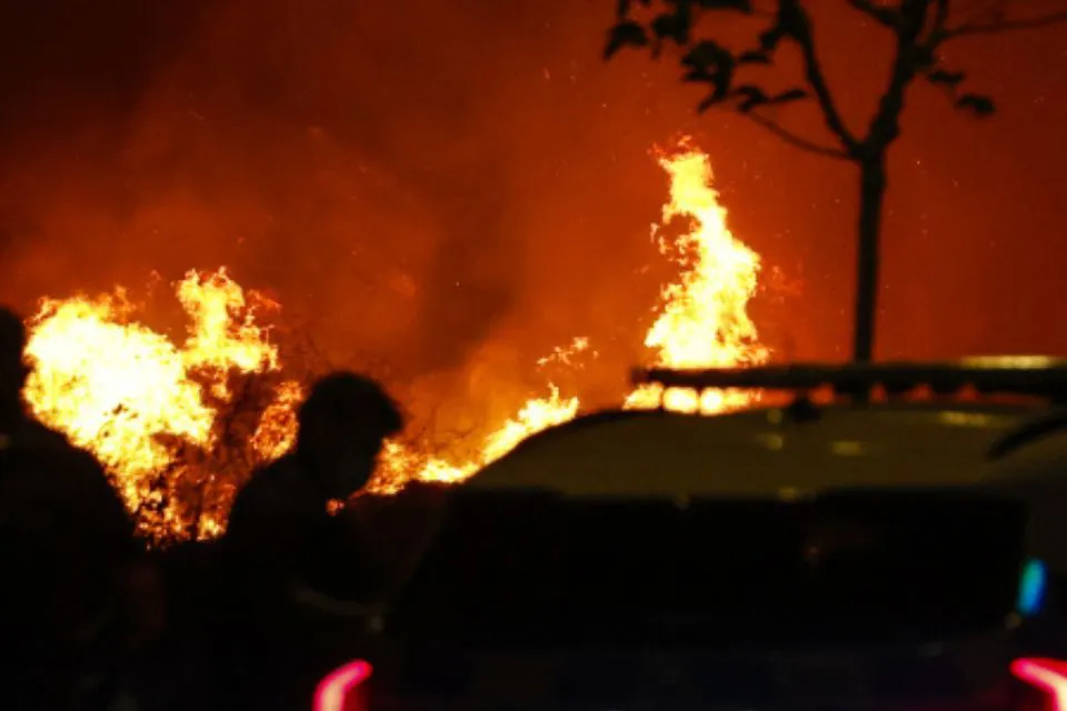 Incendios forestales en España|Foto: La Vanguardia Incendios forestales en España: un fallecido, miles de hectáreas arrasadas y evacuaciones masivas