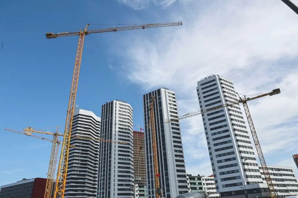 Viviendas en construcción en Bilbao|Foto: EFE Luis Tejido Más de 715.000 transacciones: la compraventa de viviendas creció un 12% en 2024

