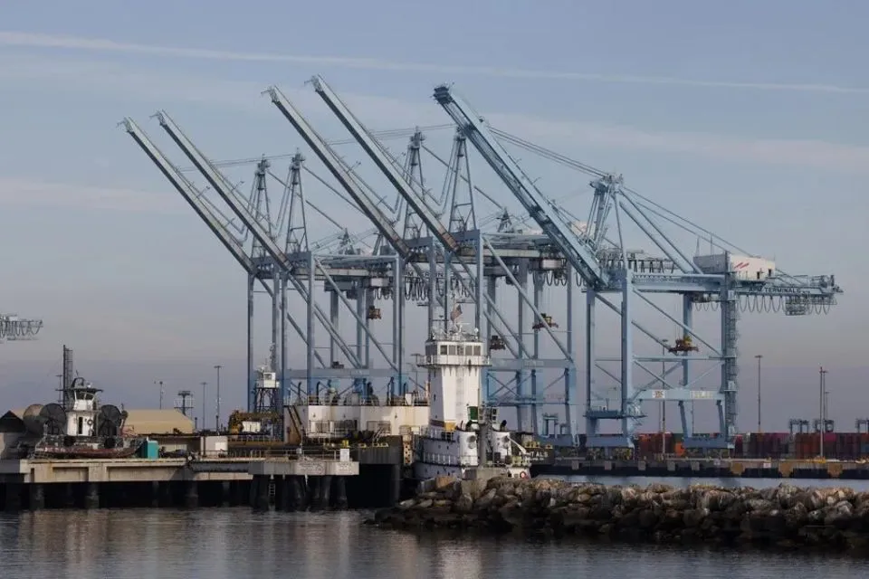 El puerto de Los Ángeles, California en Estados Unidos|Foto: EFE/EPA/Caroline Brehman China sube los aranceles sobre bienes de EEUU hasta el 125% como respuesta a los 145% impuestos por Trump