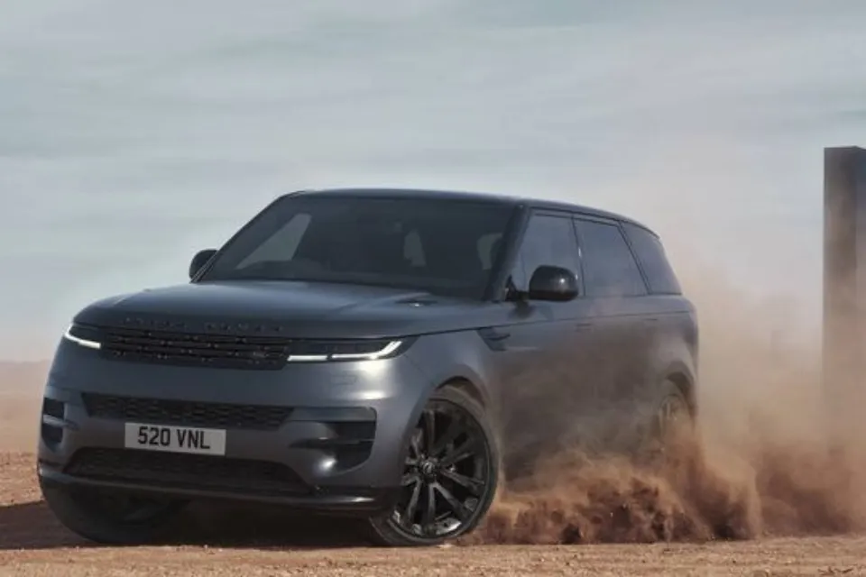 Coche eléctrico - Range Rover Sport híbrido enchufable  - Foto: El Confidencial