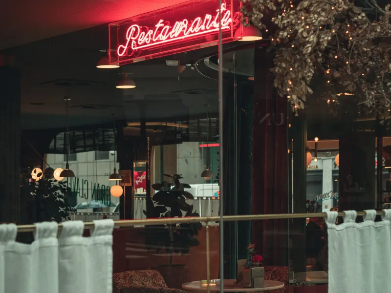 restaurantes-virales-espana-experiencia-gastronomica Restaurantes virales en España: entre la fama digital y la autenticidad gastronómica