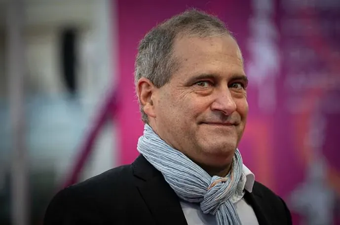  Presidente del Instituto Nacional Audiovisual francés (INA), Laurent Vallet|Foto: Lou Benoist / AFP Laurent Vallet, presidente del Instituto Nacional Audiovisual francés (INA), fue detenido en París el 29 de julio tras comprar 600€ de cocaína a un menor de 17 años en su domicilio. 