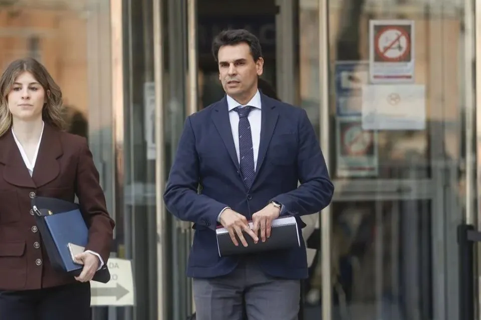 Alberto González Amador|Foto: EFE/Rodrigo Jimenez González Amador defiende la legalidad de sus negocios con el grupo Quirón
