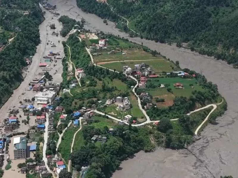 Suben a 359 los muertos en Nepal y buscan a cuatro españoles|Foto: EFE