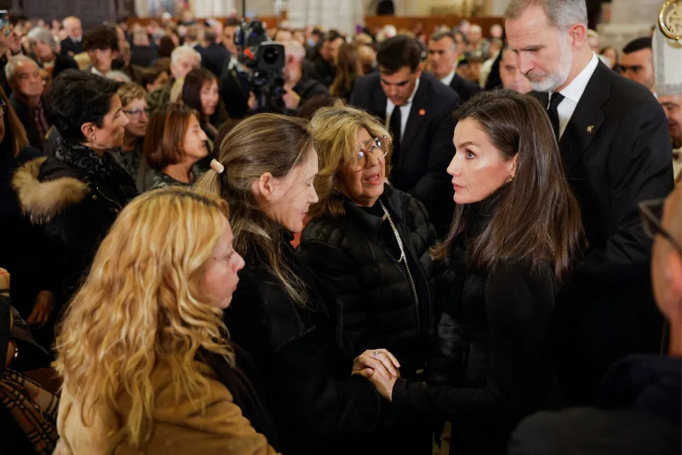 El rey Felipe VI y la reina Letizia-Dana - Foto: EFE/Kai Försterling El rey Felipe VI y la reina Letizia durante el funeral por las víctimas de la Dana-catedral de Valencia