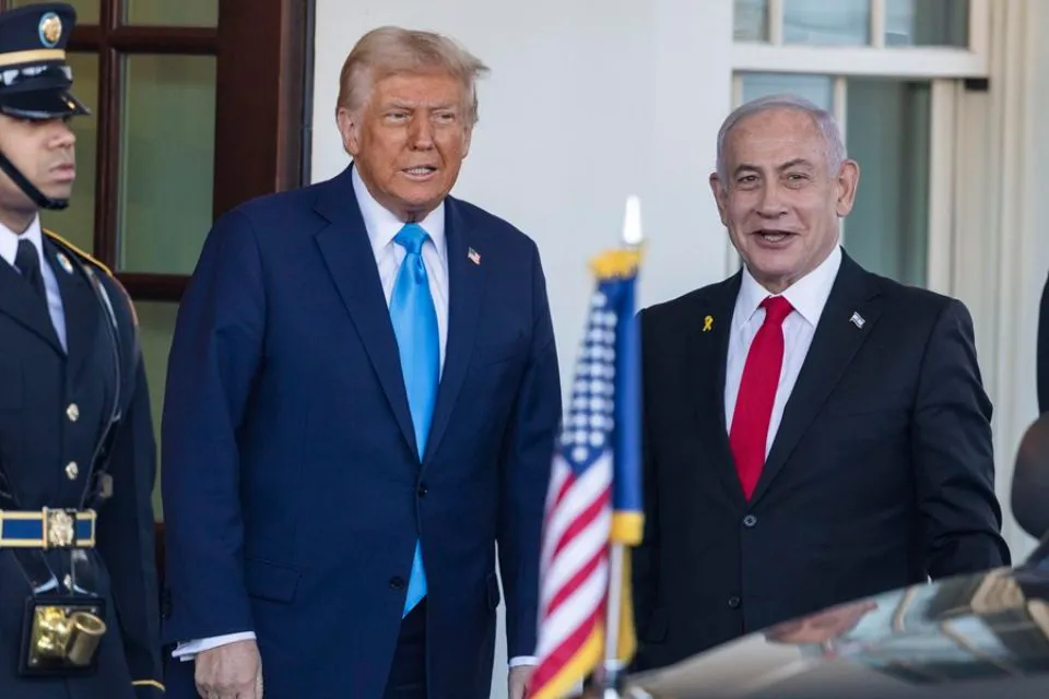 El primer ministro israelí Benjamin Netanyahu- Donald Trump - EEUU - EFE/EPA/Jim Lo Scalzo/Pool El primer ministro israelí Benjamin Netanyahu (i) y el presidente estadounidense Donald J. Trump (d). EFE/EPA/Jim Lo Scalzo/Pool