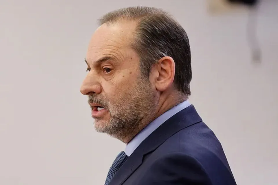 El exministro de Transportes, José Luis Ábalos|Foto: El Mundo/Bernardo Díaz Ábalos reconoce que compartió con una persona "de confianza" parte de los mensajes con Pedro Sánchez
