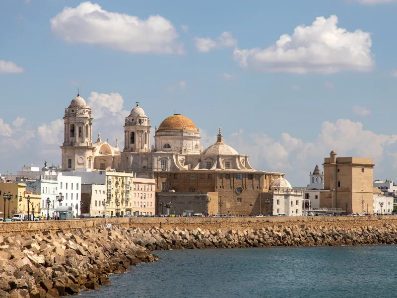 vista-panoramica-casco-historico-cadiz-oceano-atlantico