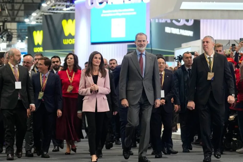 Los reyes Felipe y Letizia- José Vicente de los Mozos (d), presidente de Ifema- Fitur-  EFE/Borja Sánchez-Trillo Los reyes Felipe y Letizia acompañados por José Vicente de los Mozos (d), presidente del Comité Ejecutivo de Ifema, visitan los distintos pabellones tras la inauguración este miércoles la 45 edición de Fitur. EFE/Borja Sánchez-Trillo