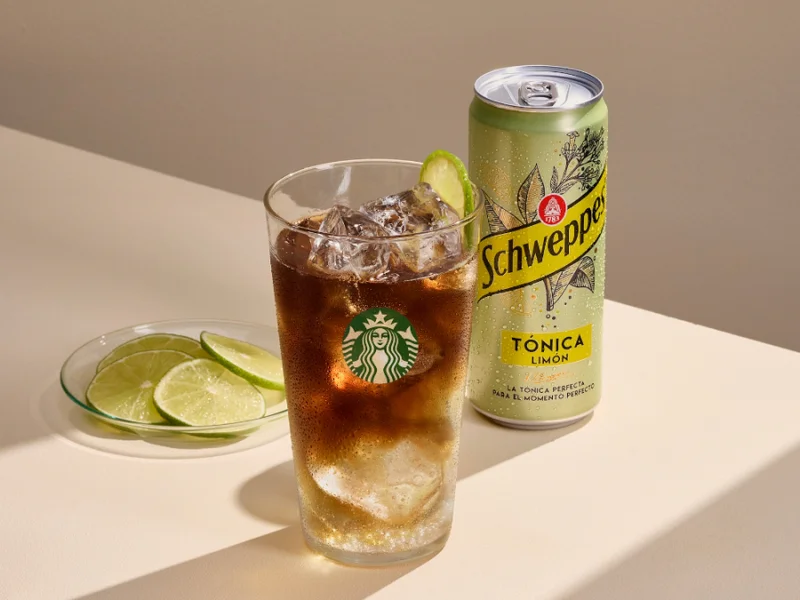 vaso-de-coffee-tonic-con-hielo-y-burbujas-en-una-cafeteria-starbucks|Foto: Starbucks 