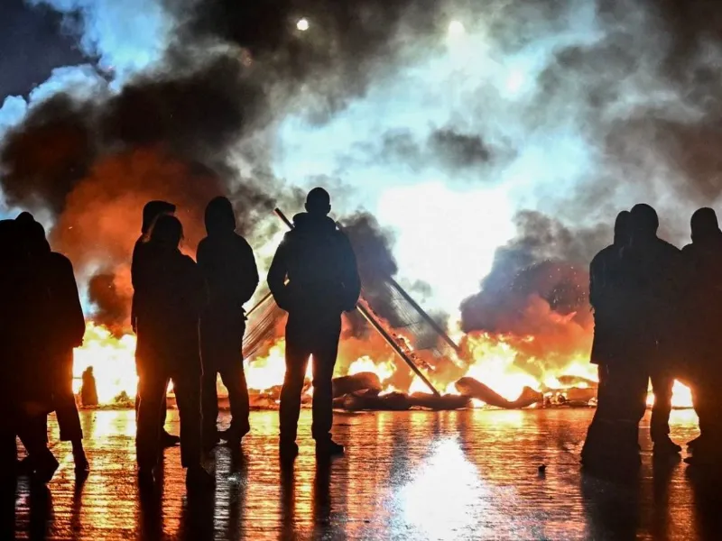 Protestas en Caen, noroeste de Francia|Foto: CNN/Lou Benoist/AFP/Getty Images Disturbios en Francia: protestas y bloqueos mientras Sébastien Lecornu asume como primer ministro  