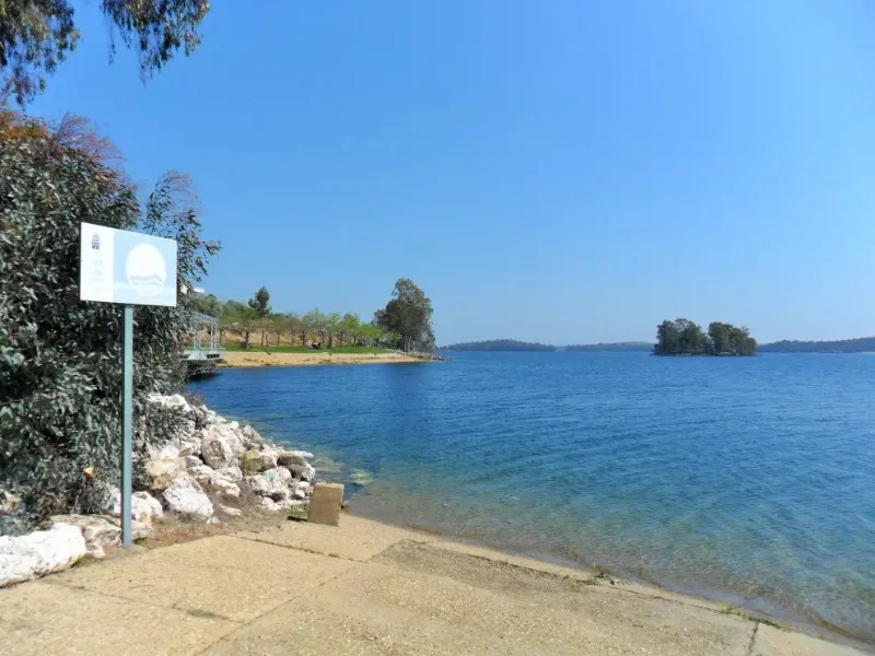 Playa fluvial de Orellana con bandera azul|Foto: Adolfobrigido/Wikimedia Commons