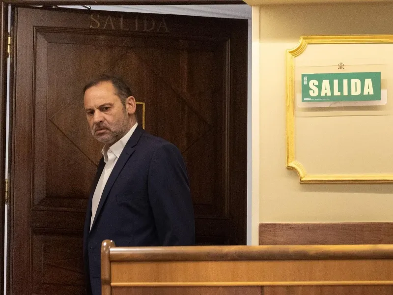 jose-luis-abalos-renuncia-escaño-congreso-prision-provisional|Foto: Eduardo Parra/Europa Press José Luis Ábalos dimite como diputado tras el rechazo de su recurso contra la prisión provisional por el 'caso Koldo'. El PSOE recupera su escaño 121