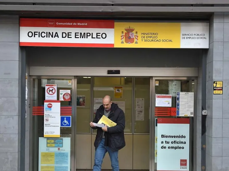 sepe-subsidio-mayores-52-jubilacion|Foto: EP/El Economista  El SEPE (Servicio Público de Empleo Estatal) suspende el subsidio para mayores de 52 años al llegar a la edad de jubilación, incluso sin derecho a pensión
