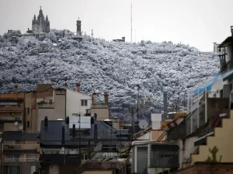 nieve-en-cataluna-alerta-meteocat-aemet|Foto: EFE El Meteocat y la Aemet confirman nevadas en cotas bajas en Cataluña, con alertas en 29 comarcas y afectaciones en carreteras
