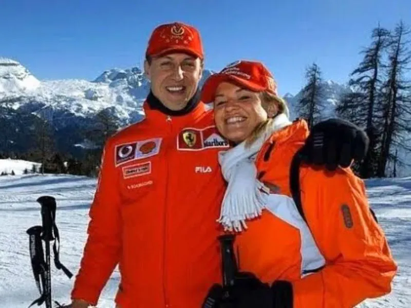 michael-schumacher-piloto-formula-1-familia-suiza|Foto: El Debate  Nuevas revelaciones indican que Michael Schumacher ya no está postrado en cama. Descubre los detalles sobre su movilidad y su vida actual en Suiza y Mallorca