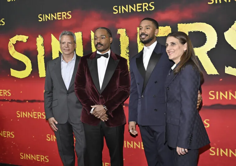 Mike De Luca, Ryan Coogler, Michael B. Jordan y Pam Abdy en la alfombra roja de 
