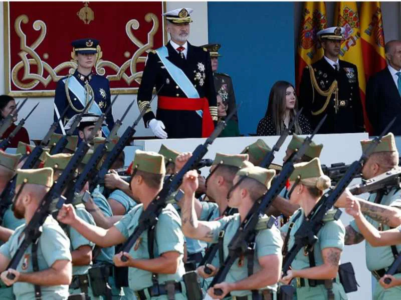 Formación militar del Ejército español marchando en el desfile de la Fiesta Nacional en Madrid|Foto: Marca