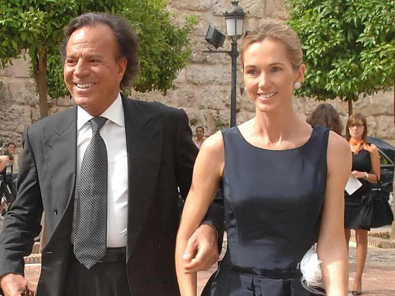 Julio Iglesias y Miranda Rijnsburger, citados por un juez en Miami|Foto: GTRES