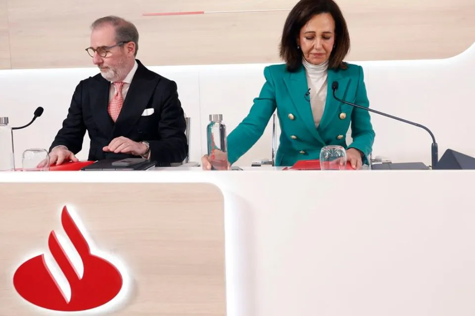 La presidenta del Banco Santander, Ana Botín- Héctor Grisi- EFE/J.P. Gandul La presidenta del Banco Santander, Ana Botín (d), y el consejero delegado, Héctor Grisi, en una imagen de archivo. EFE/J.P. Gandul