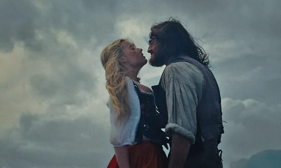 Escena de la adaptación de Emerald Fennell  de "Cumbres Borrascosas"|Foto: Warner Bros. Pictures. La directora ganadora del Óscar defiende su visión de la novela de Emily Brontë, protagonizada por Margot Robbie y Jacob Elordi, que ya está en cines y ha dividido a la crítica