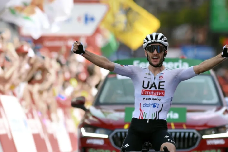 Yates gana en Granada /& Deporte ciclismo