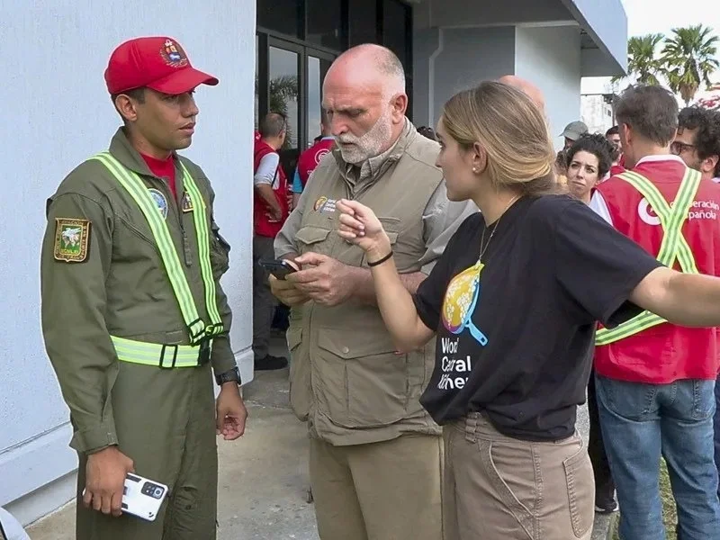 el-chef-jose-andres-coordinando-la-entrega-de-alimentos-humanitarios-en-venezuela|Foto: EFE 