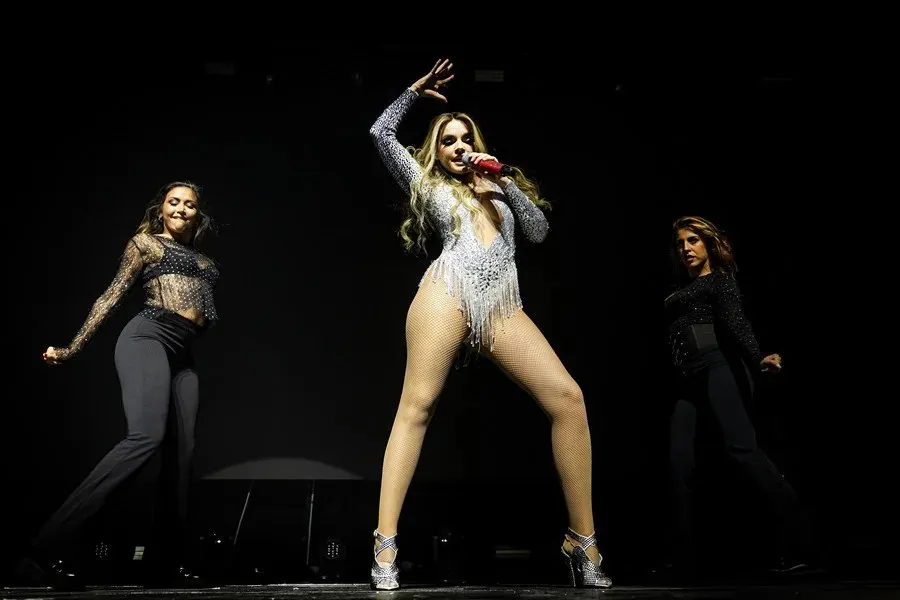 La cantante Melody, durante una actuación|Foto: EFE/EPA/Ramon van Flymen Así  vestirá Melody en Eurovisión 2025: un body con 15.000 cristales