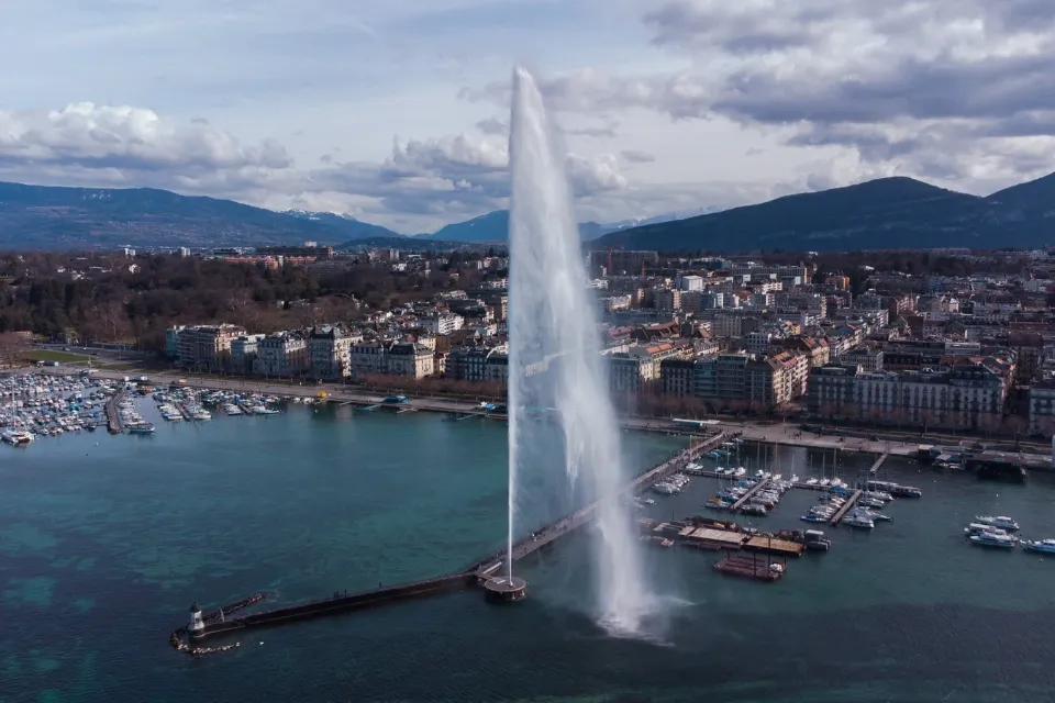 Jet d'Eau -2- chorro de agua - lago Lemán - Ginebra - Suiza