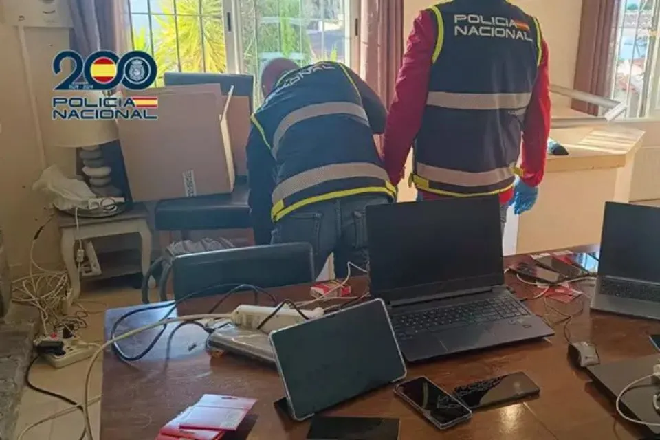 Desmantelan un 'call center' en Alicante dedicado a las estafas|Foto: Europa Press/Policía Nacional Desmantelan un 'call center' en Alicante que estafó a 2.000 víctimas con la 'extorsión del sicario'
