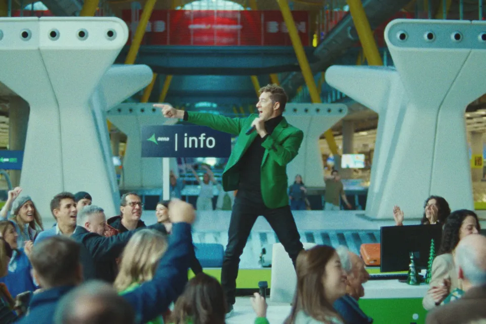 David Bisbal- Aena - La Vanguardia 