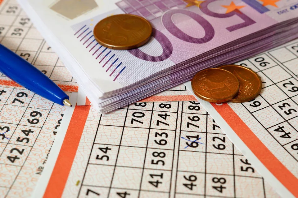 Consiguió ganar la lotería más de 13 veces sin hacer trampas con un método que se declaró ilegal Un hombre consiguió ganar la lotería más de 13 veces sin hacer trampas con un método tan obvio que acabaron haciéndolo ilegal

